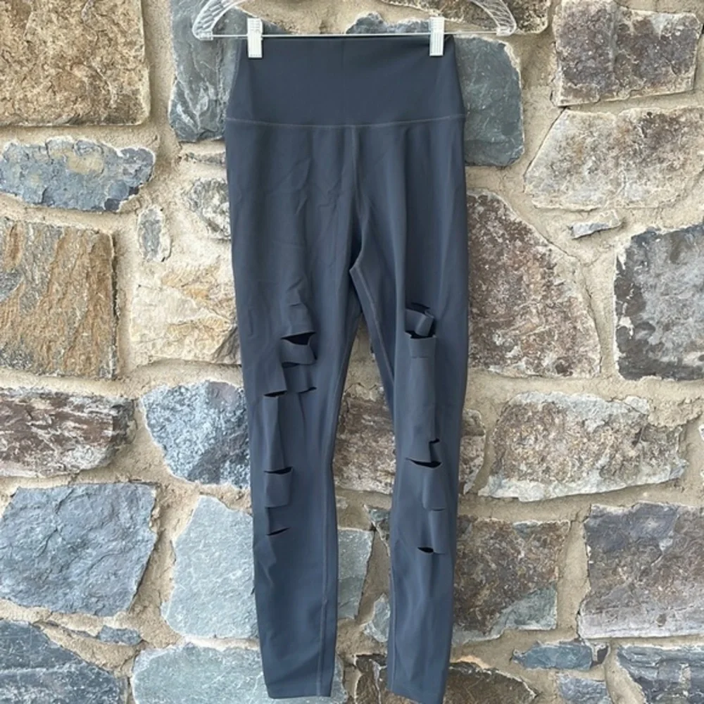 Alo Yoga High-Waist Ripped Warrior Legging in ‘Anthracite’ Gray Size Small